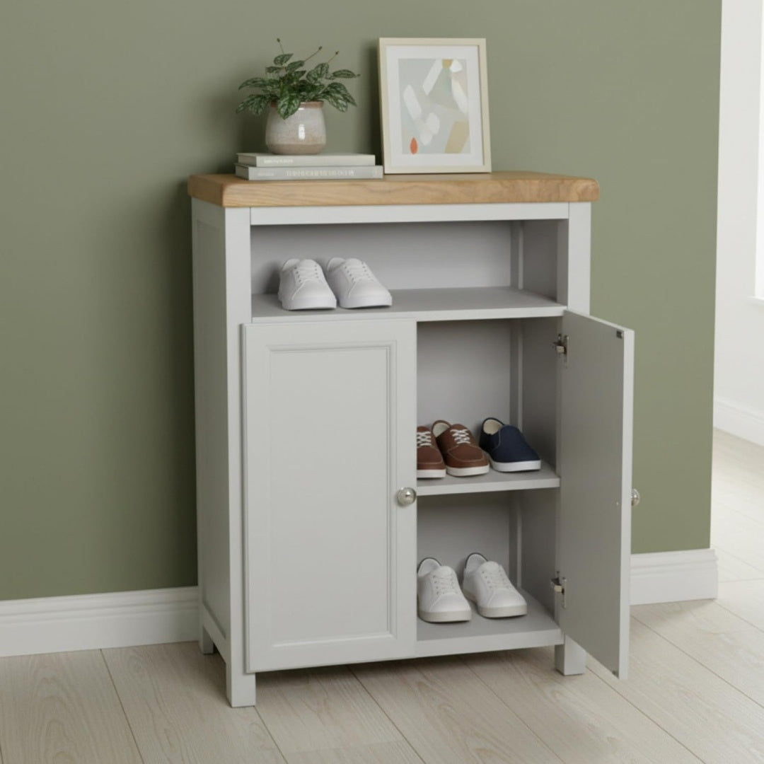 Une silhouette equilibree pour ce armoire avec portes, a l'aspect bois, teinte blanc et gris, reference UF280