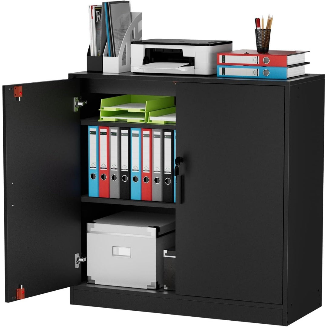 Une silhouette equilibree pour ce buffet avec portes, avec etageres, teinte noir et vert, reference CB5696167