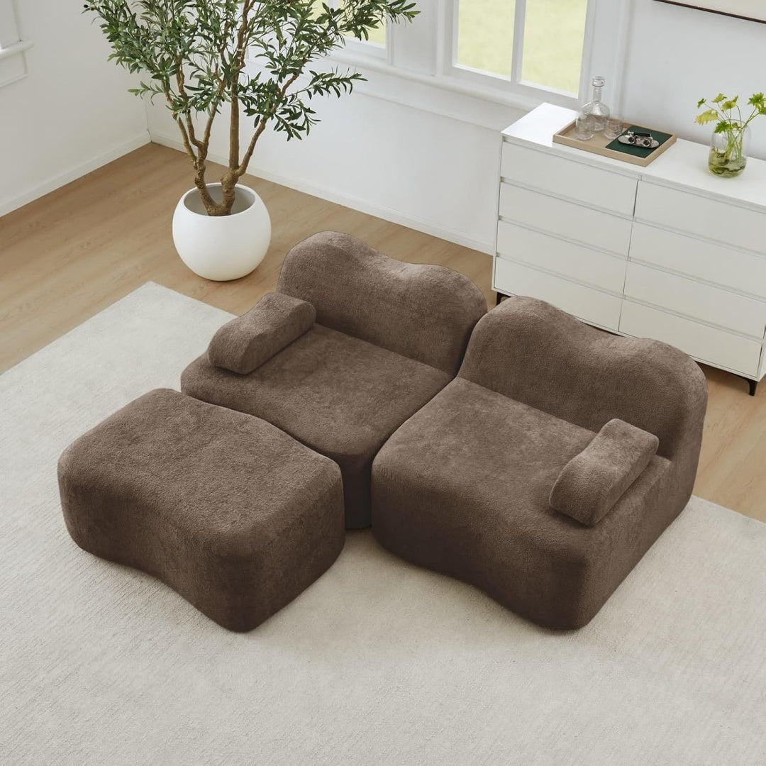Une silhouette equilibree pour ce table aux lignes soignees, teinte marron et naturel, reference TT1817265