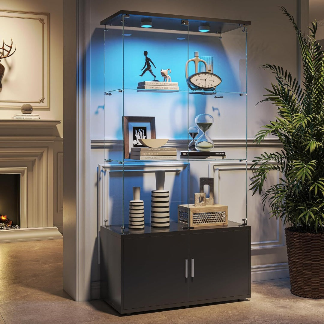 Pour un interieur harmonieux, armoire avec portes, avec elements vitres en finition non determine, reference