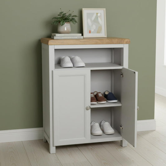 Une silhouette equilibree pour ce armoire avec portes, a l'aspect bois, teinte blanc et gris, reference UF280