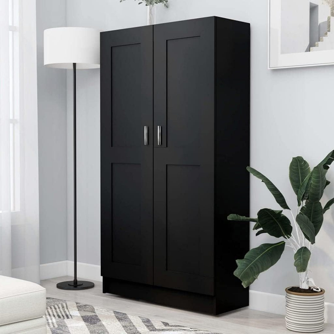 Une silhouette equilibree pour ce bibliotheque avec portes, a l'aspect bois, teinte noir et bois naturel, ref