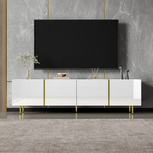 Pour un interieur harmonieux, armoire avec portes, aux lignes contemporaines en finition noir et dore, refere