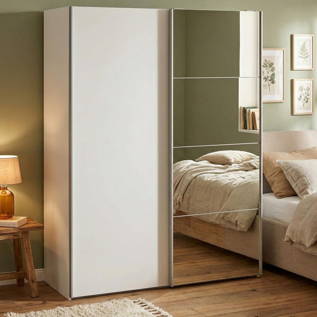 Le charme du rangement avec ce armoire avec portes, aux lignes contemporaines, coloris blanc, reference KV301