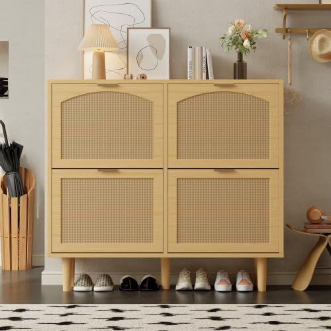 Une touche de caractere, buffet avec portes, avec details en rotin dans un ton chene et bois naturel, referen